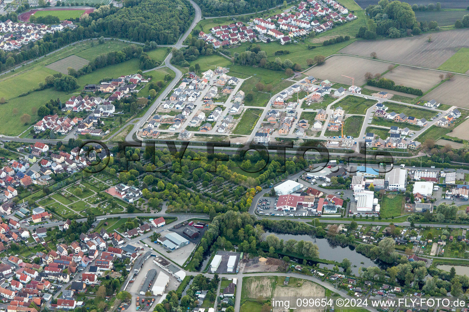 Wörth am Rhein dans le département Rhénanie-Palatinat, Allemagne vue d'en haut