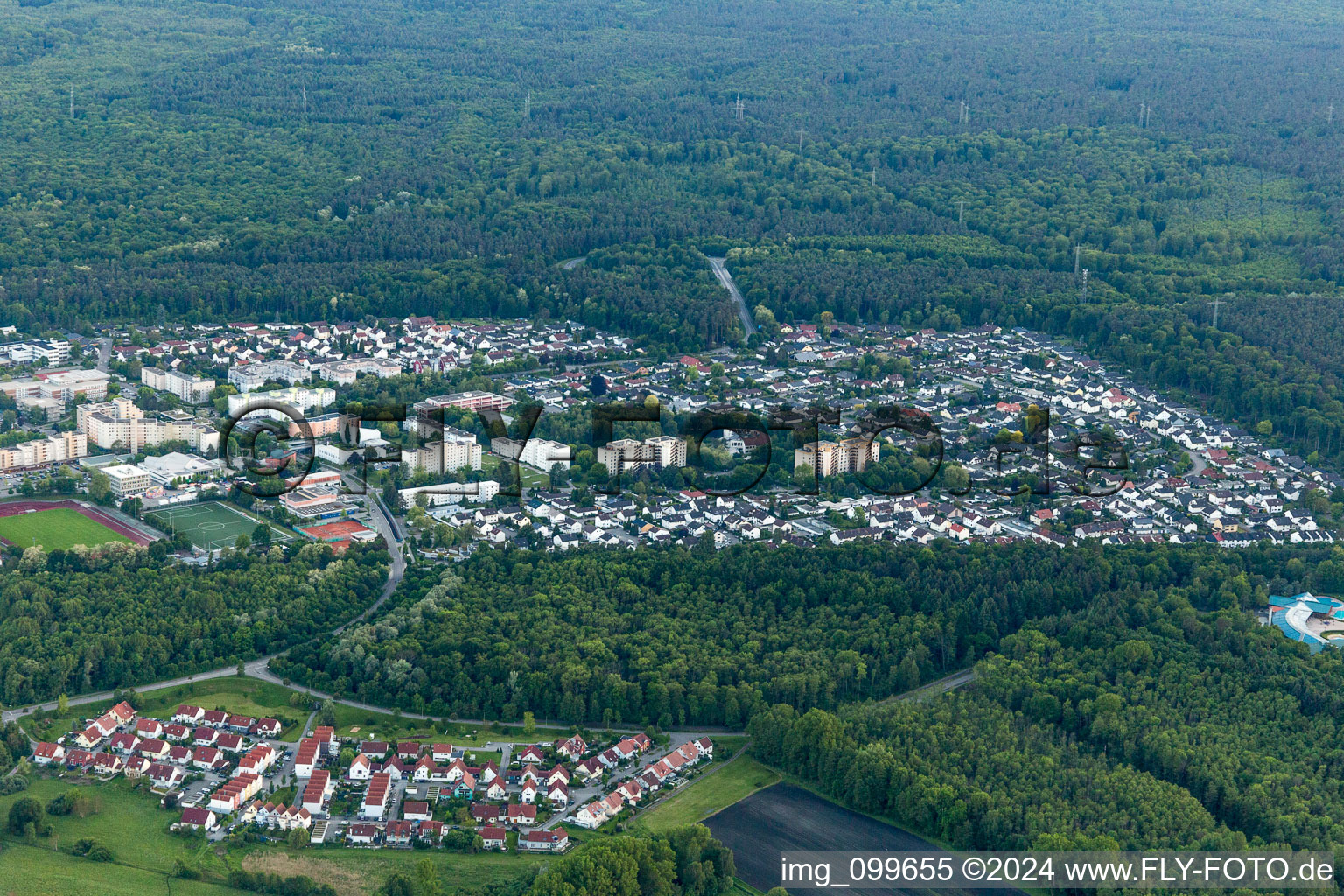 Wörth am Rhein dans le département Rhénanie-Palatinat, Allemagne depuis l'avion