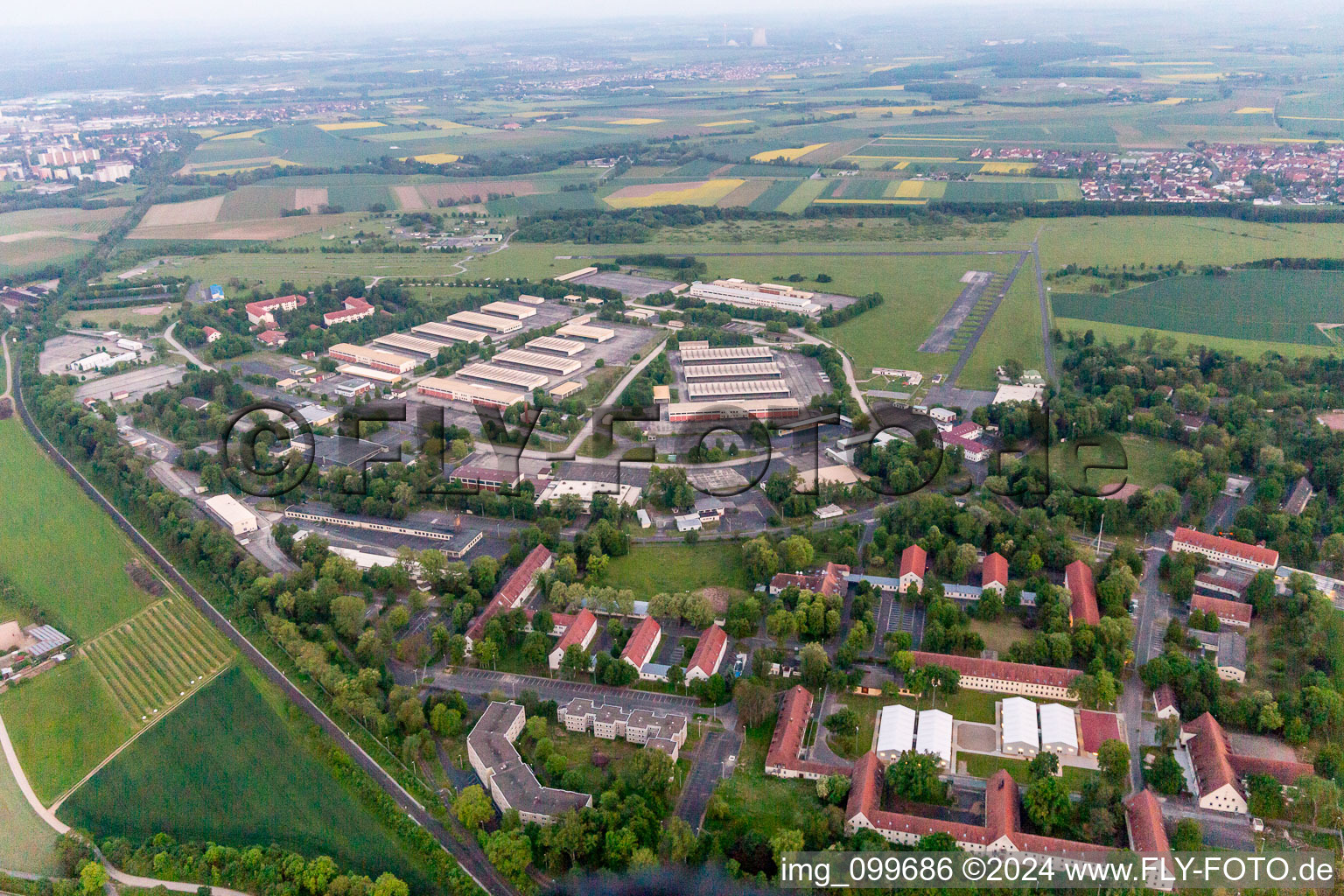 Vue aérienne de Ancienne caserne militaire à Geldersheim dans le département Bavière, Allemagne