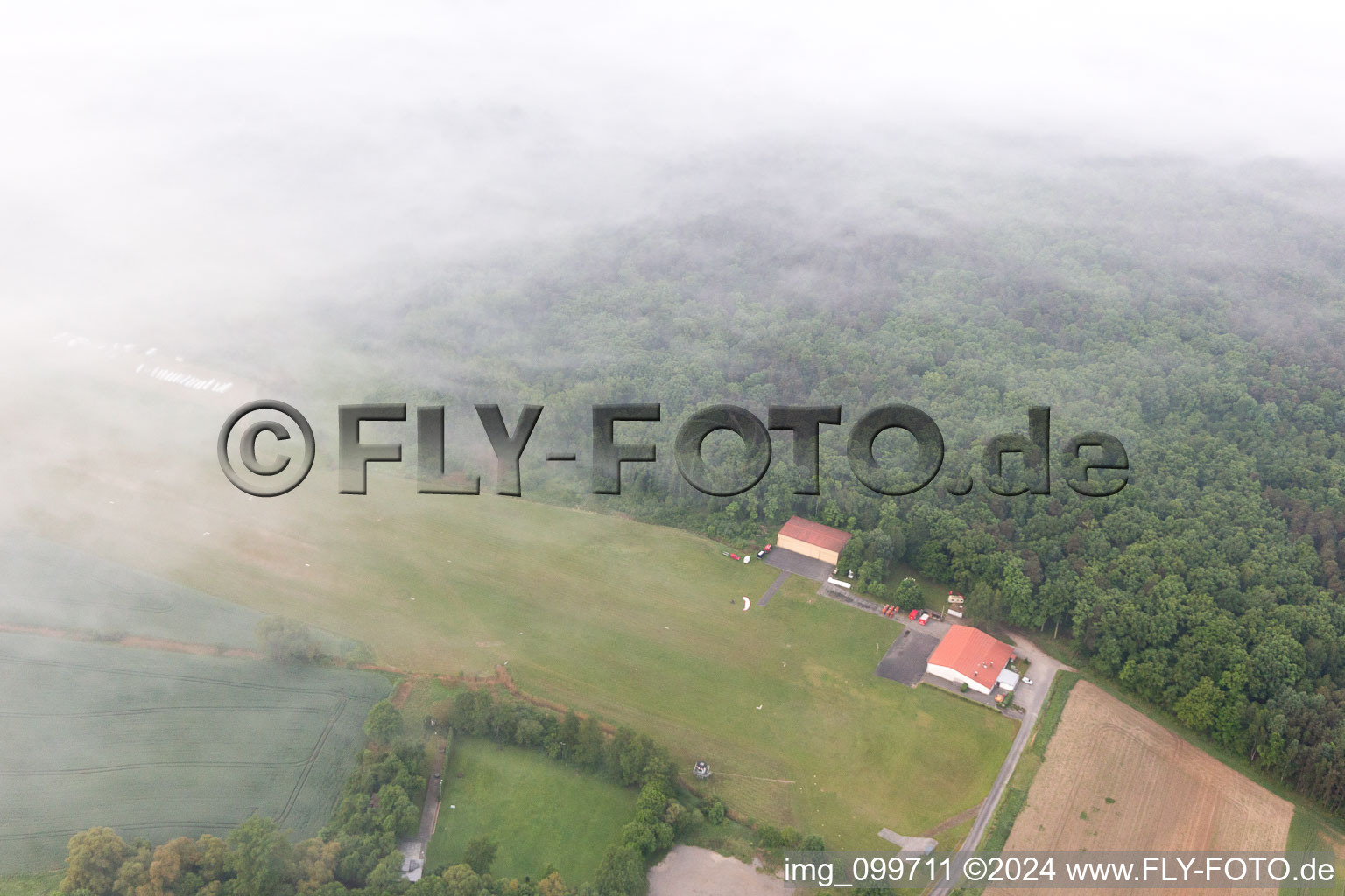 Vue aérienne de Aérodrome de planeurs à Schweinfurt dans le département Bavière, Allemagne