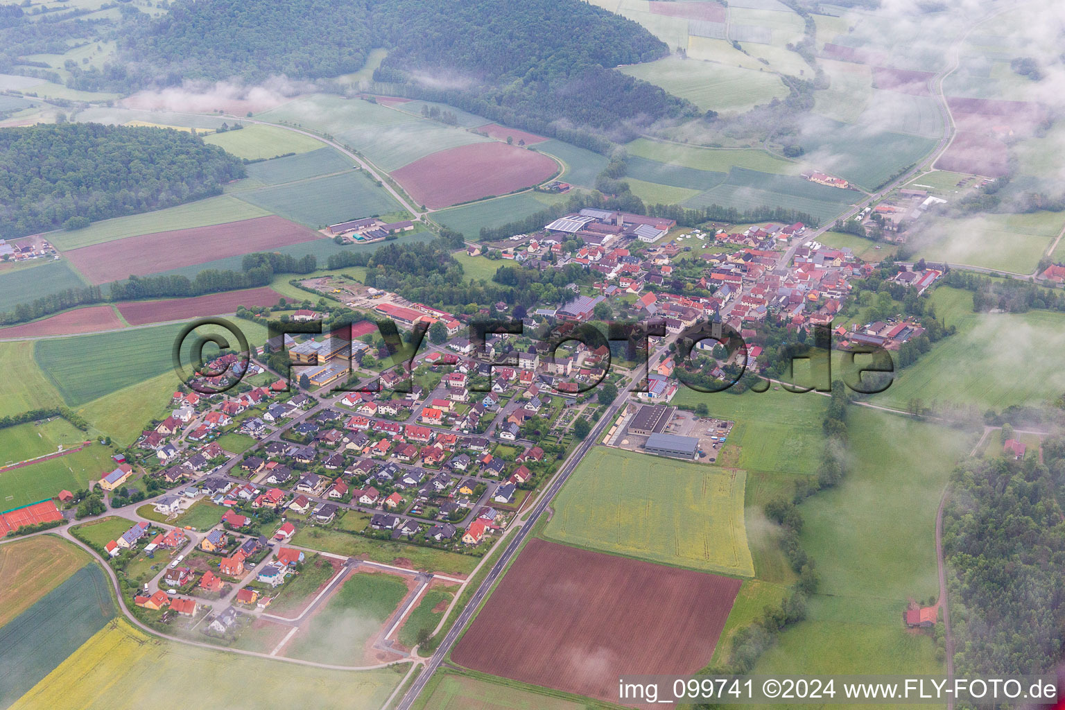 Vue aérienne de Quartier Untersteinbach in Rauhenebrach dans le département Bavière, Allemagne