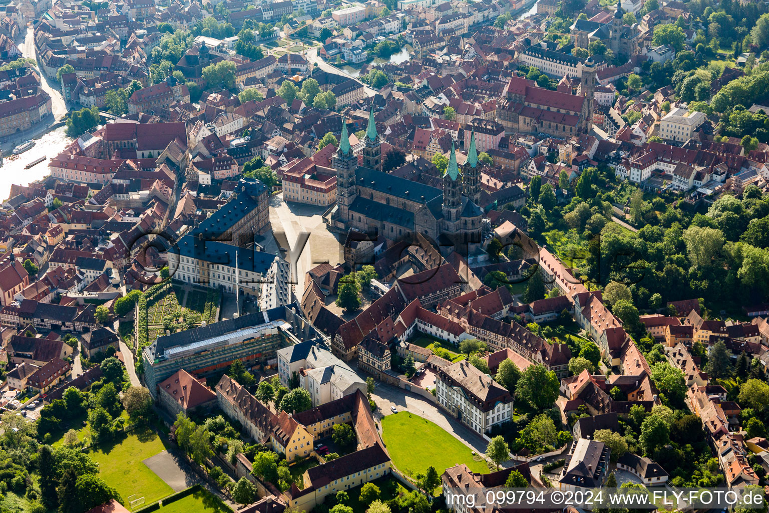 Vue aérienne de Cathédrale de Bamberg sur la place de la cathédrale à Bamberg dans le département Bavière, Allemagne