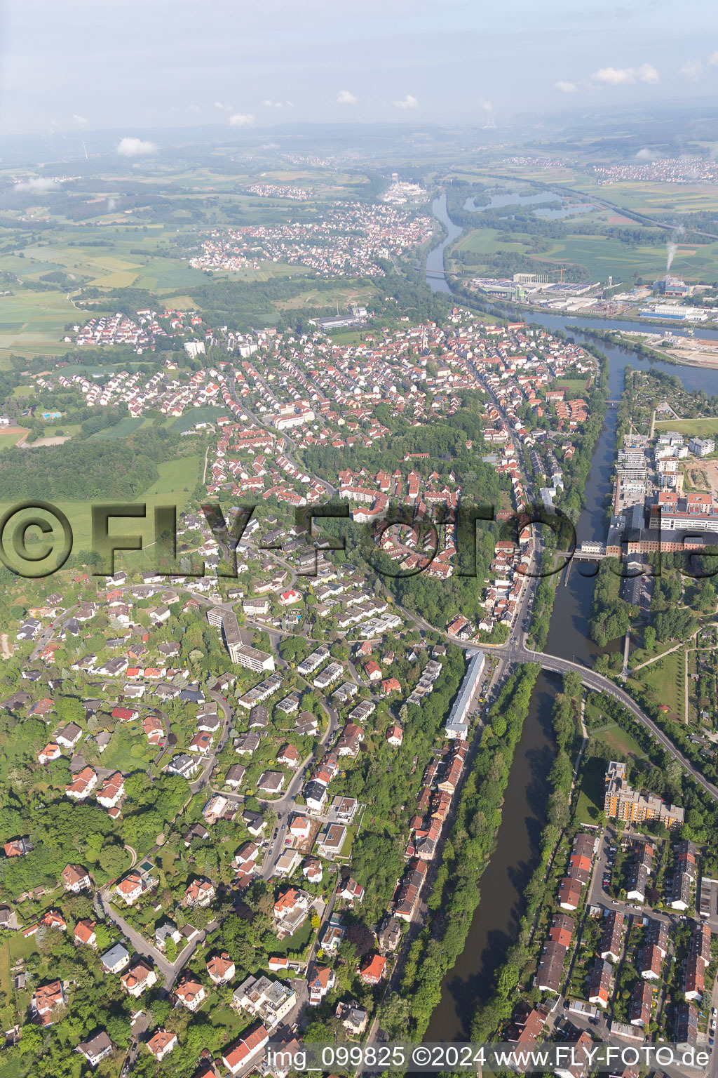 Vue aérienne de Branche gauche de la rivière à Bamberg dans le département Bavière, Allemagne