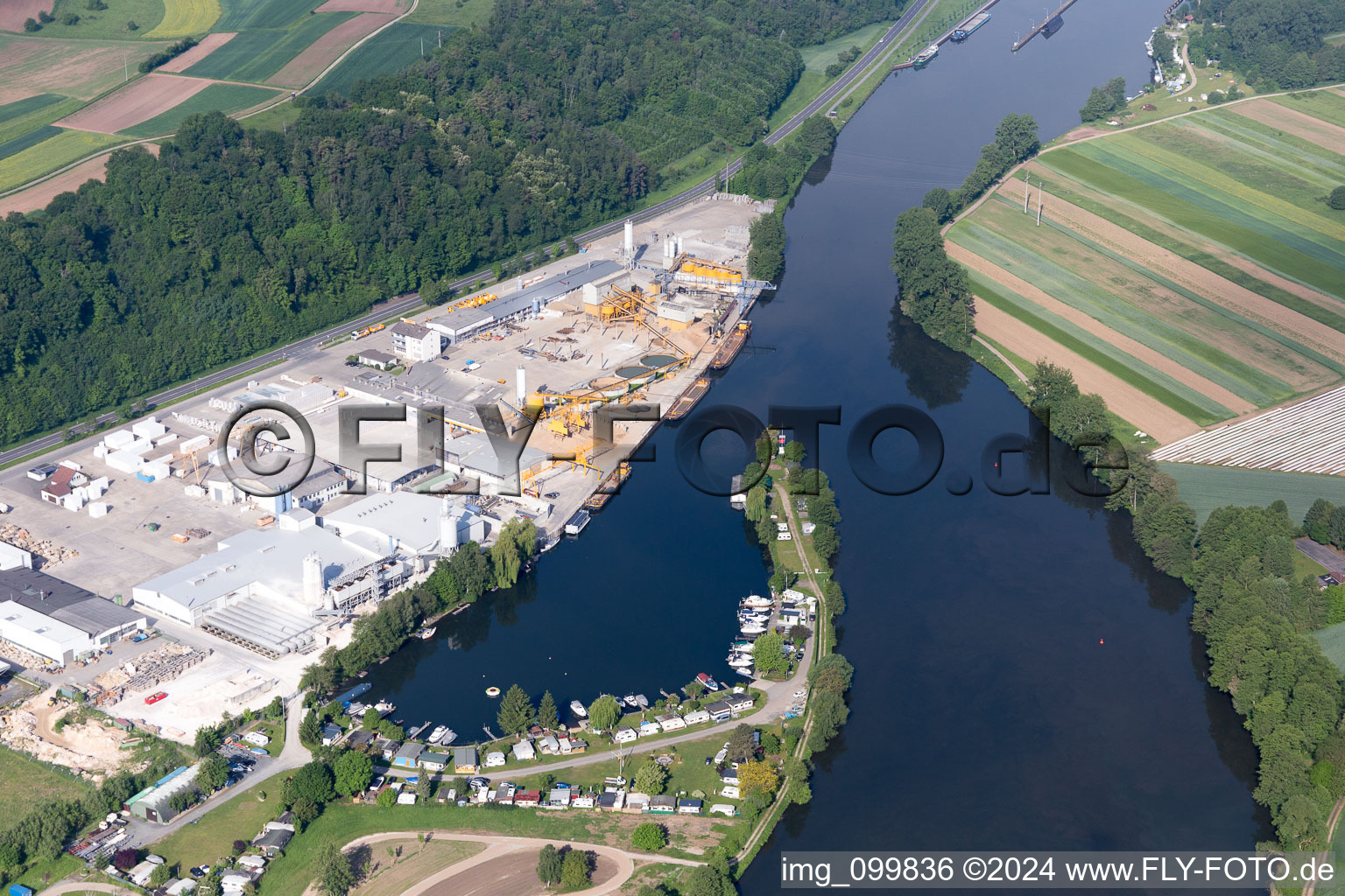 Vue aérienne de Marina à Bischberg dans le département Bavière, Allemagne