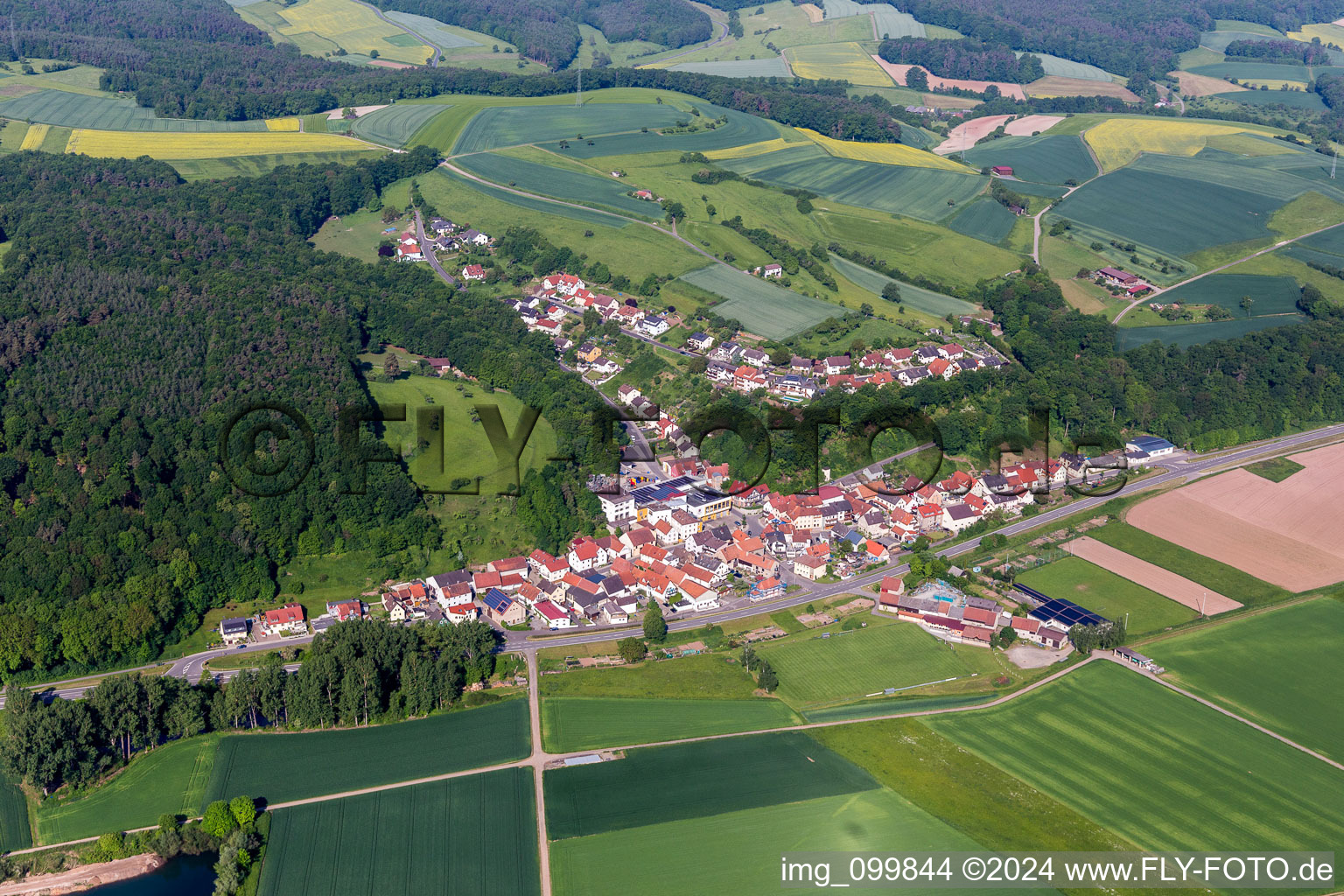 Vue aérienne de Quartier Roßstadt in Eltmann dans le département Bavière, Allemagne