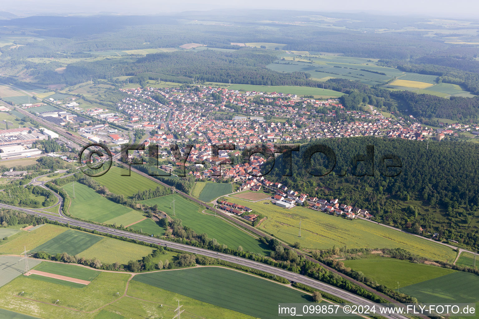 Vue aérienne de Ebelsbach dans le département Bavière, Allemagne