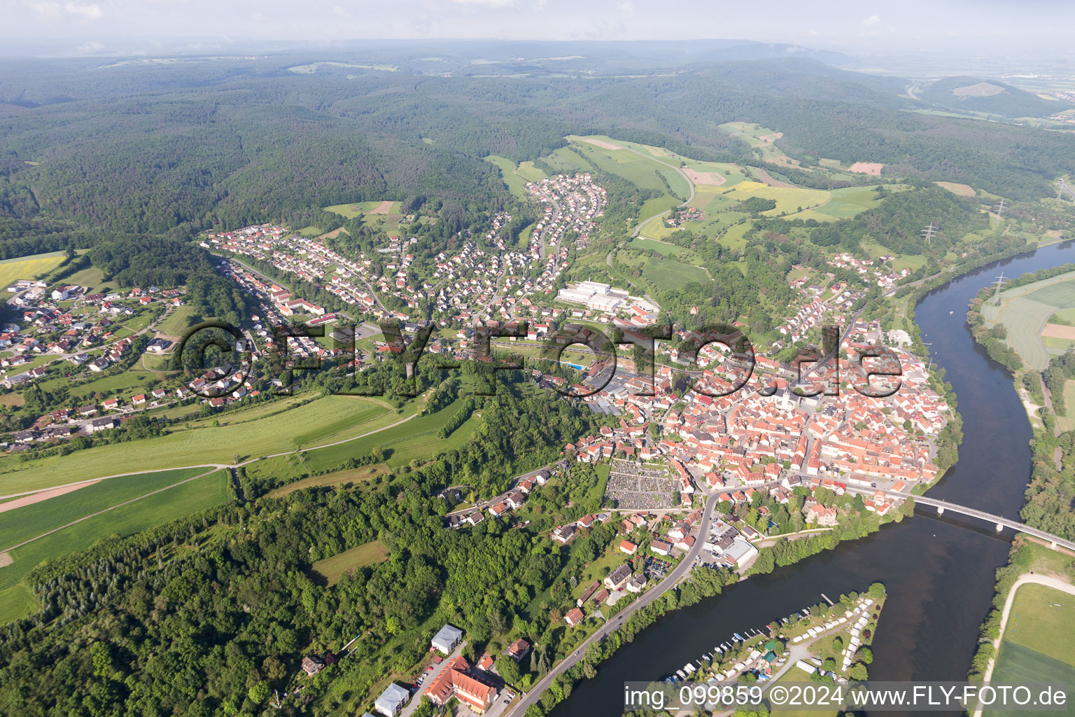 Eltmann dans le département Bavière, Allemagne du point de vue du drone