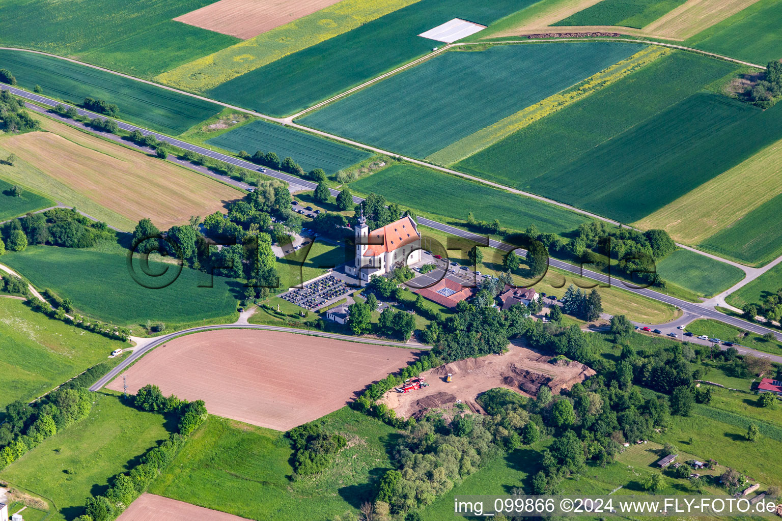 Vue aérienne de Sanctuaire à le quartier Limbach in Eltmann dans le département Bavière, Allemagne