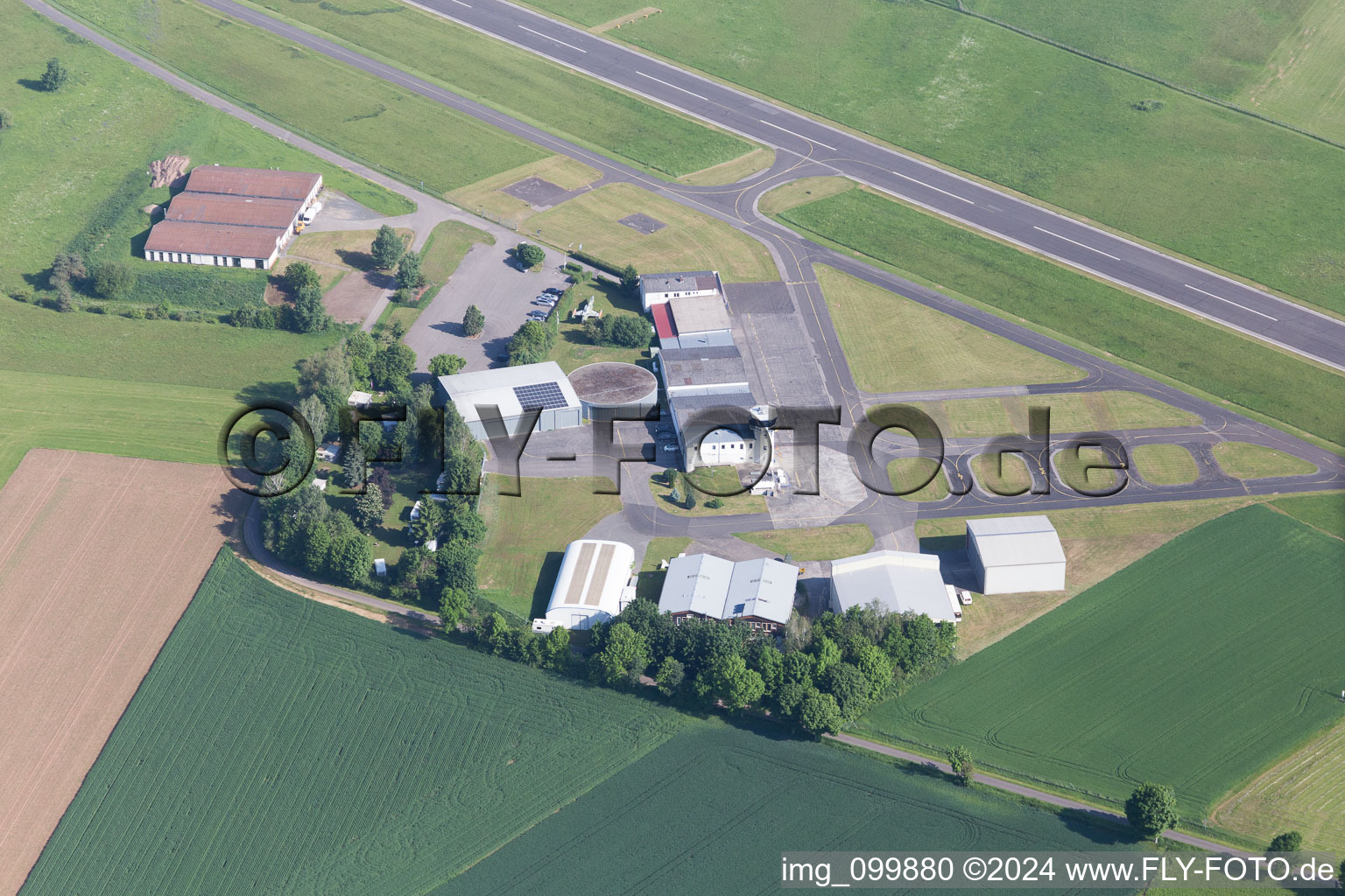 Vue aérienne de Aérodrome à Haßfurt dans le département Bavière, Allemagne