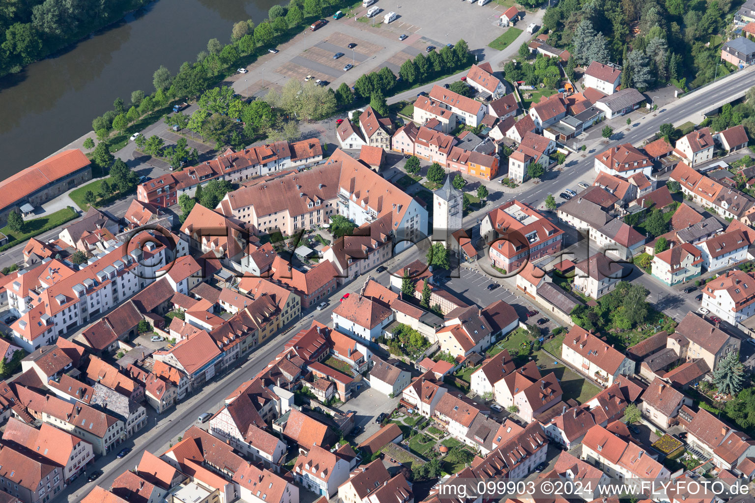 Photographie aérienne de Haßfurt dans le département Bavière, Allemagne