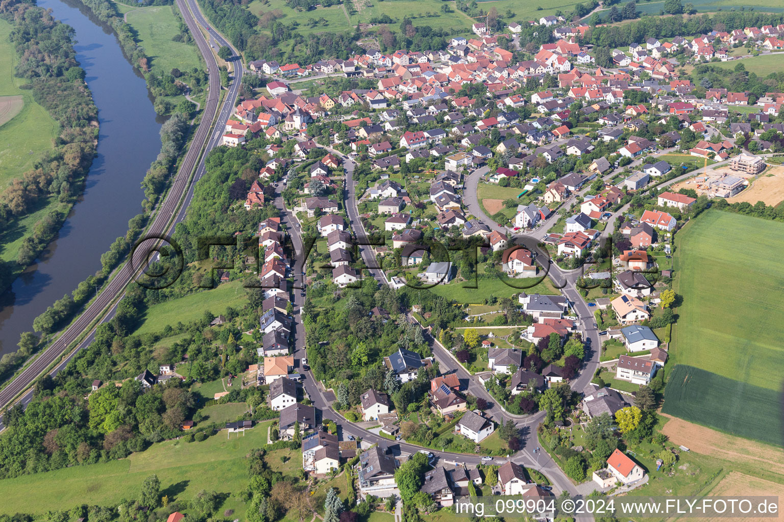 Vue aérienne de Surfaces des berges du Main en Wülflingen à le quartier Wülflingen in Haßfurt dans le département Bavière, Allemagne