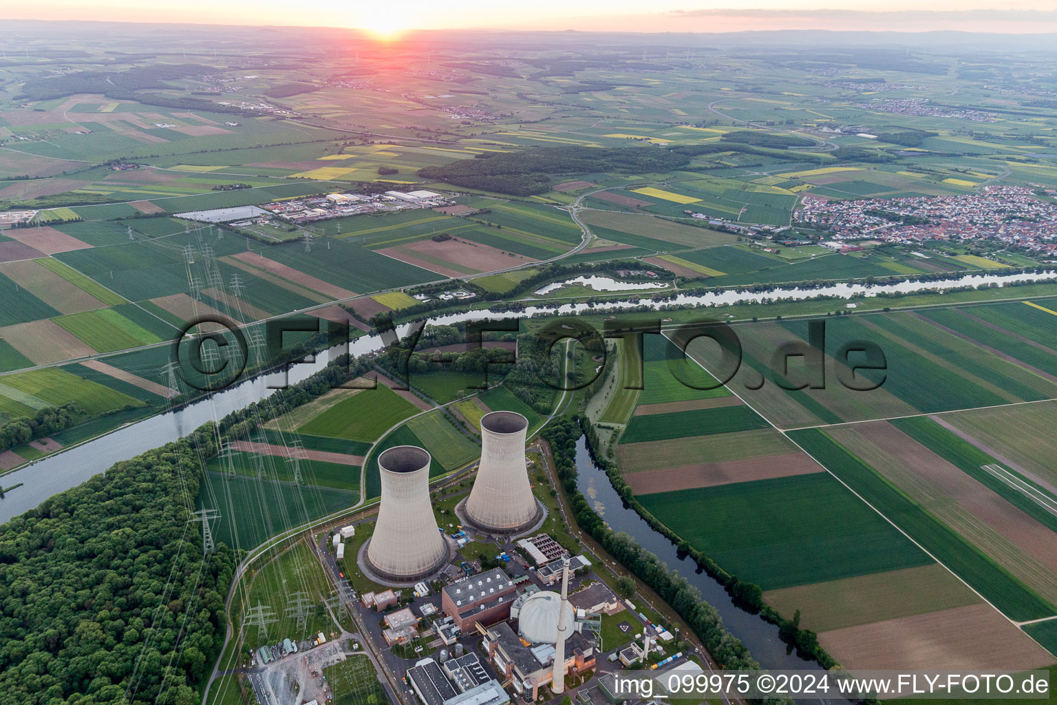 KKG à Grafenrheinfeld dans le département Bavière, Allemagne depuis l'avion