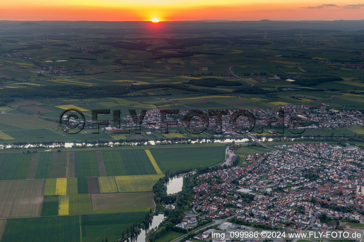 Vue oblique de Grafenrheinfeld dans le département Bavière, Allemagne