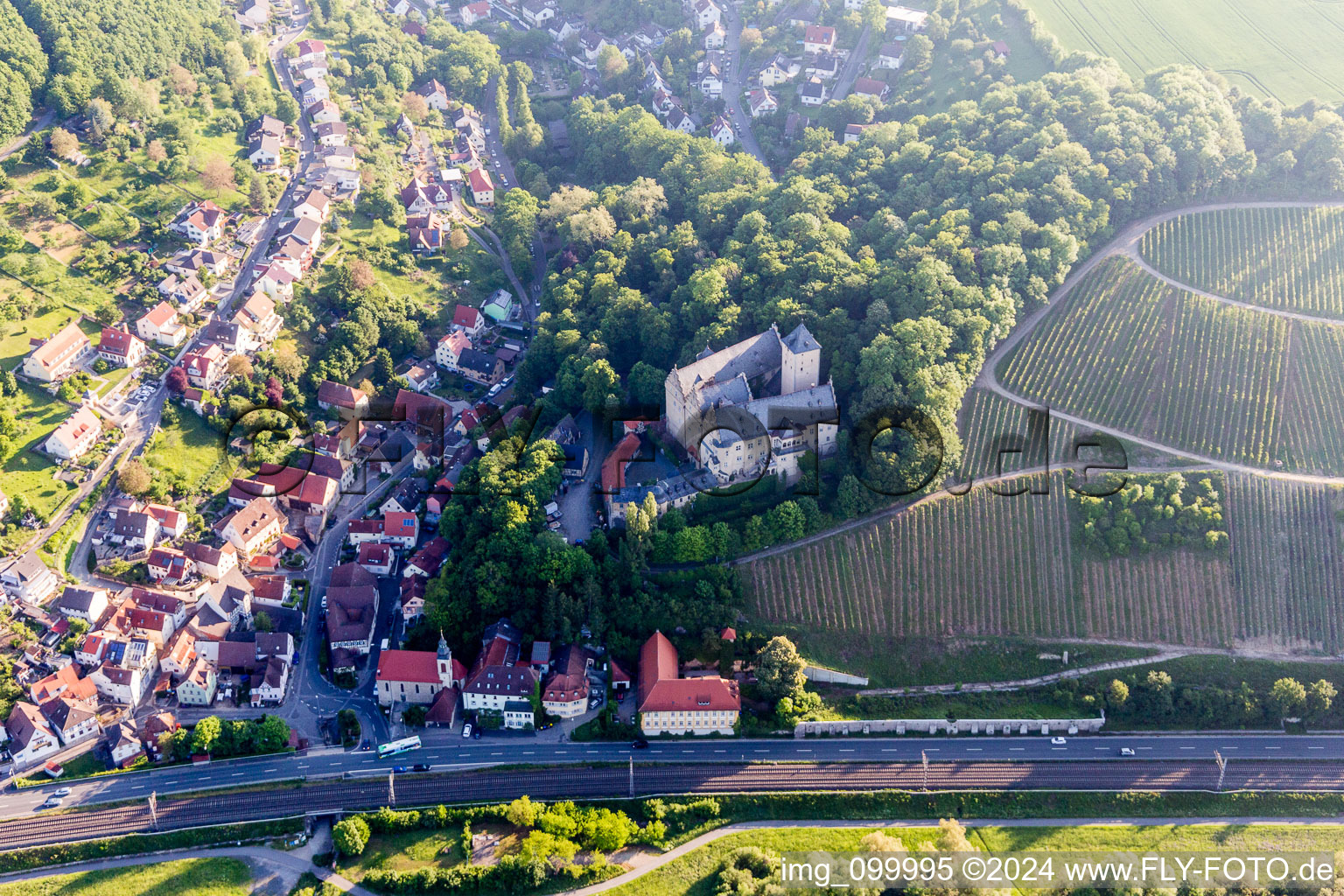 Verrouiller Mainberg à le quartier Mainberg in Schonungen dans le département Bavière, Allemagne vue d'en haut