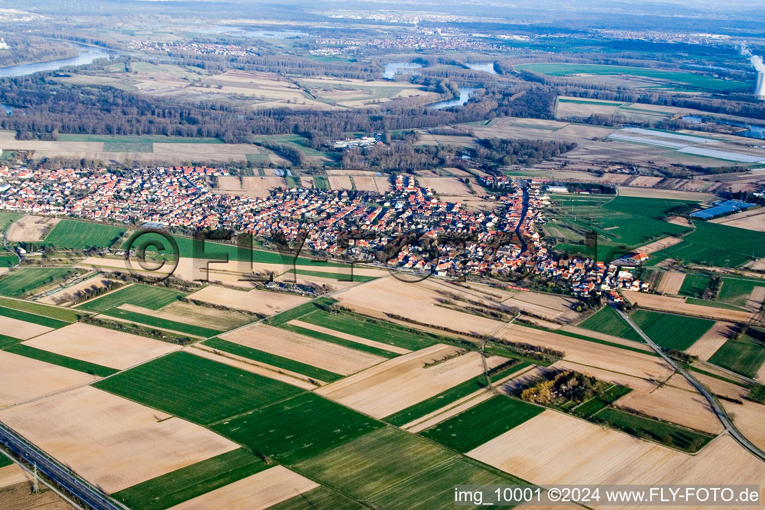 Vue aérienne de Vue sur le village à le quartier Heiligenstein in Römerberg dans le département Rhénanie-Palatinat, Allemagne