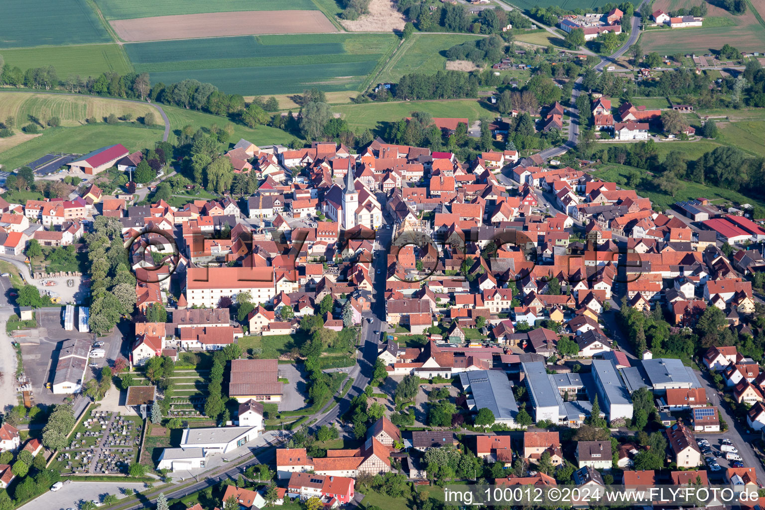 Vue aérienne de Champs agricoles et surfaces utilisables à Stadtlauringen dans le département Bavière, Allemagne