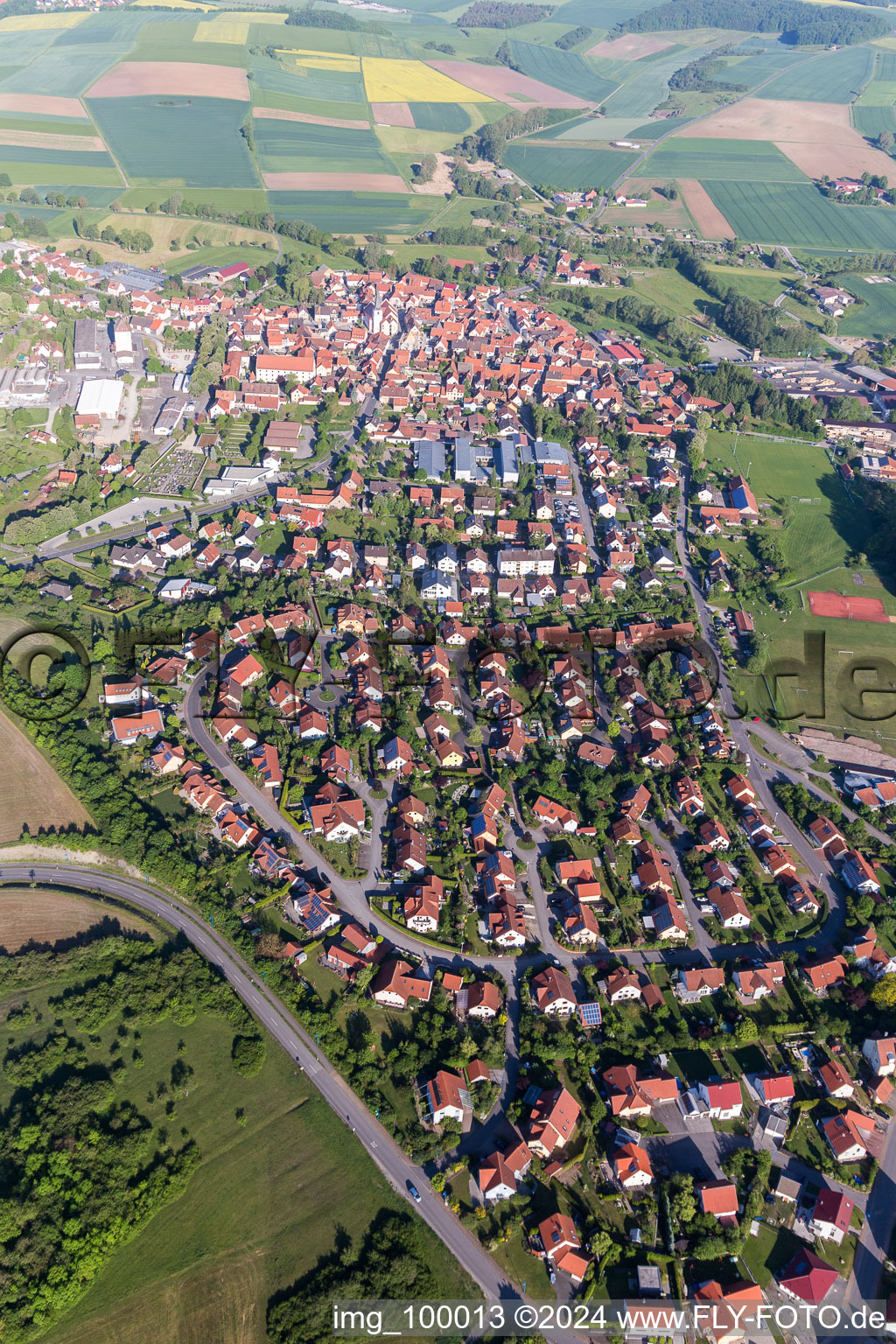 Photographie aérienne de Champs agricoles et surfaces utilisables à Stadtlauringen dans le département Bavière, Allemagne