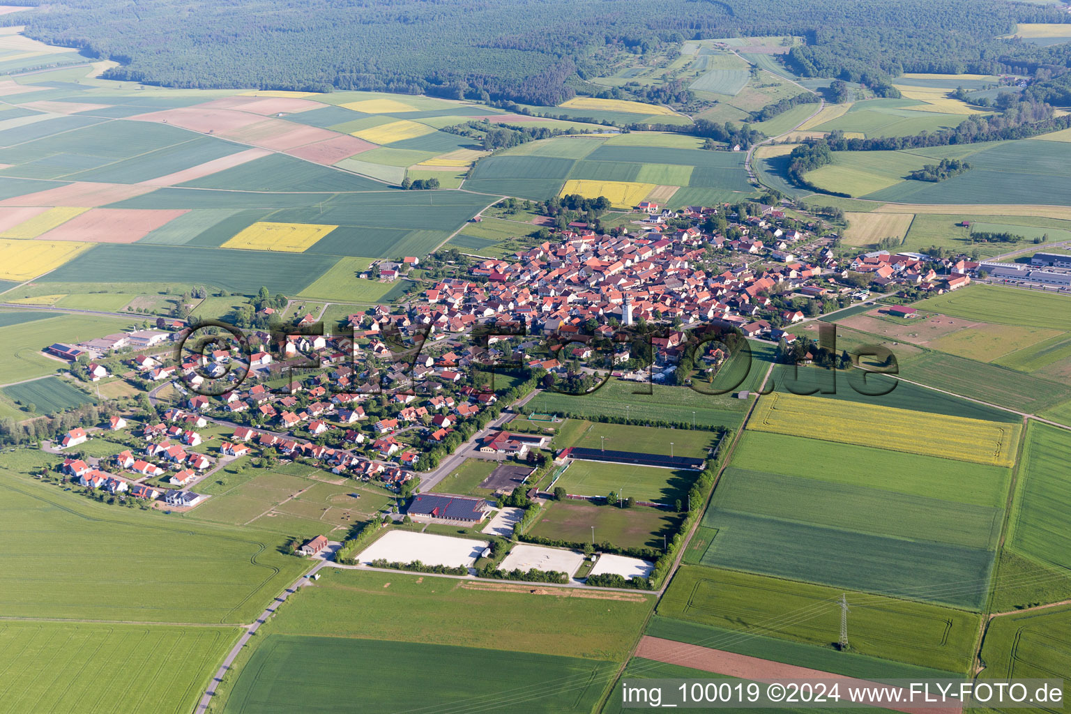 Vue aérienne de Großbardorf dans le département Bavière, Allemagne