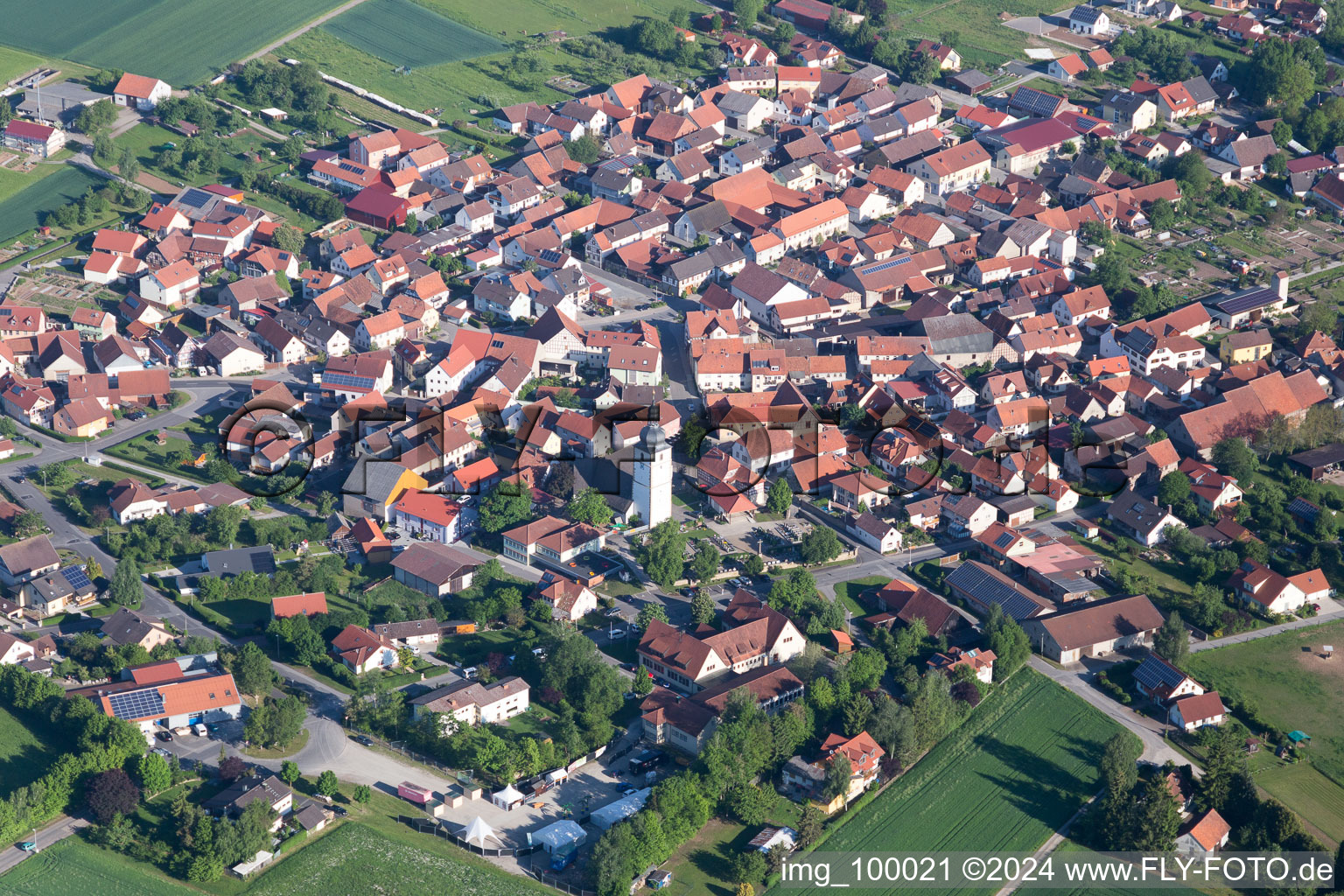 Vue oblique de Großbardorf dans le département Bavière, Allemagne