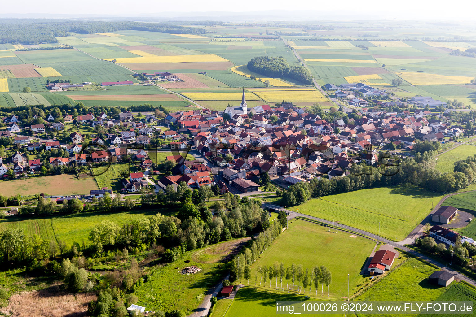 Vue aérienne de Großeibstadt dans le département Bavière, Allemagne