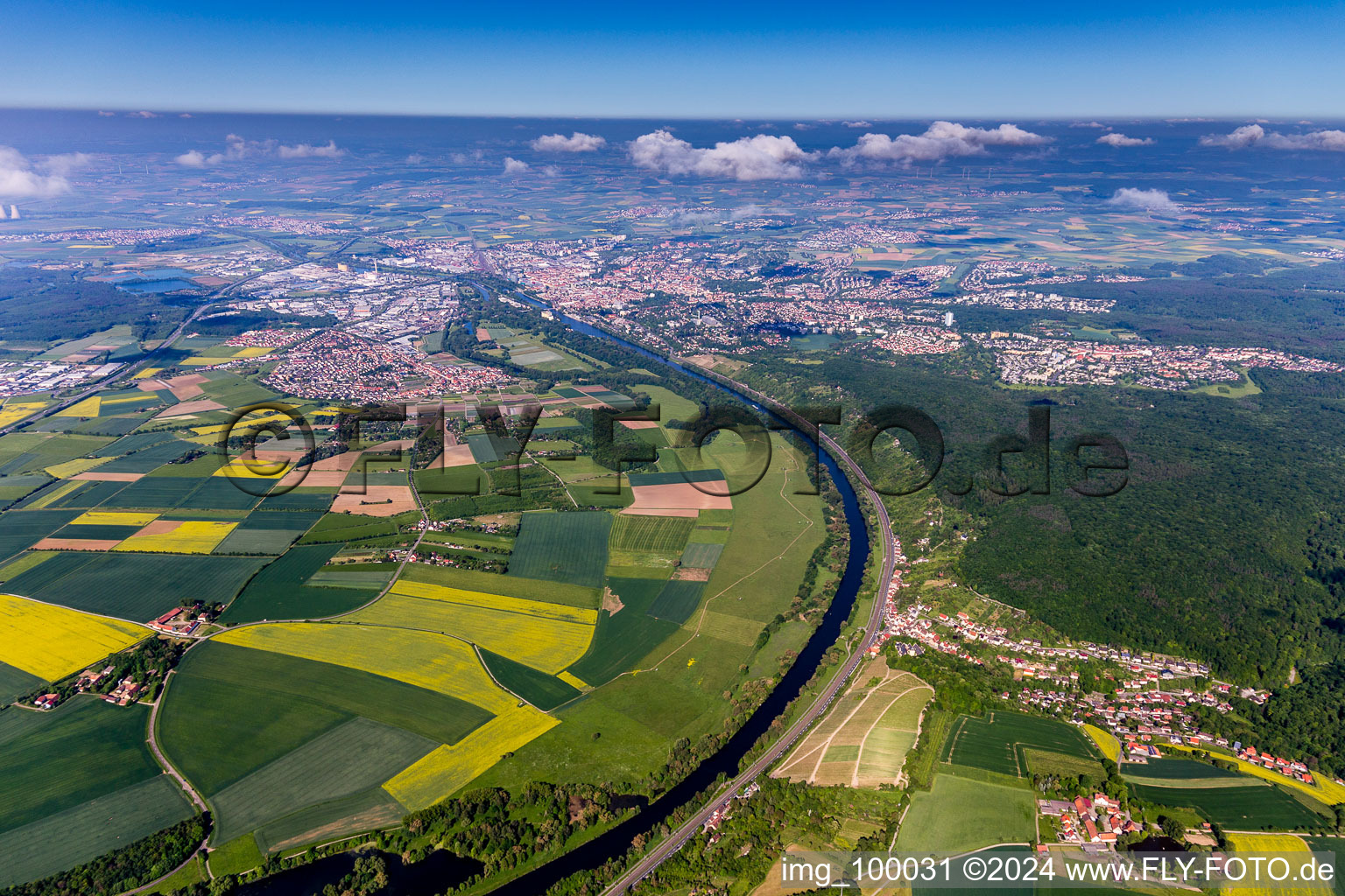 Vue aérienne de Vue sur la ville au bord du Main entre Sennfeld et Schweinfurt à Schweinfurt dans le département Bavière, Allemagne