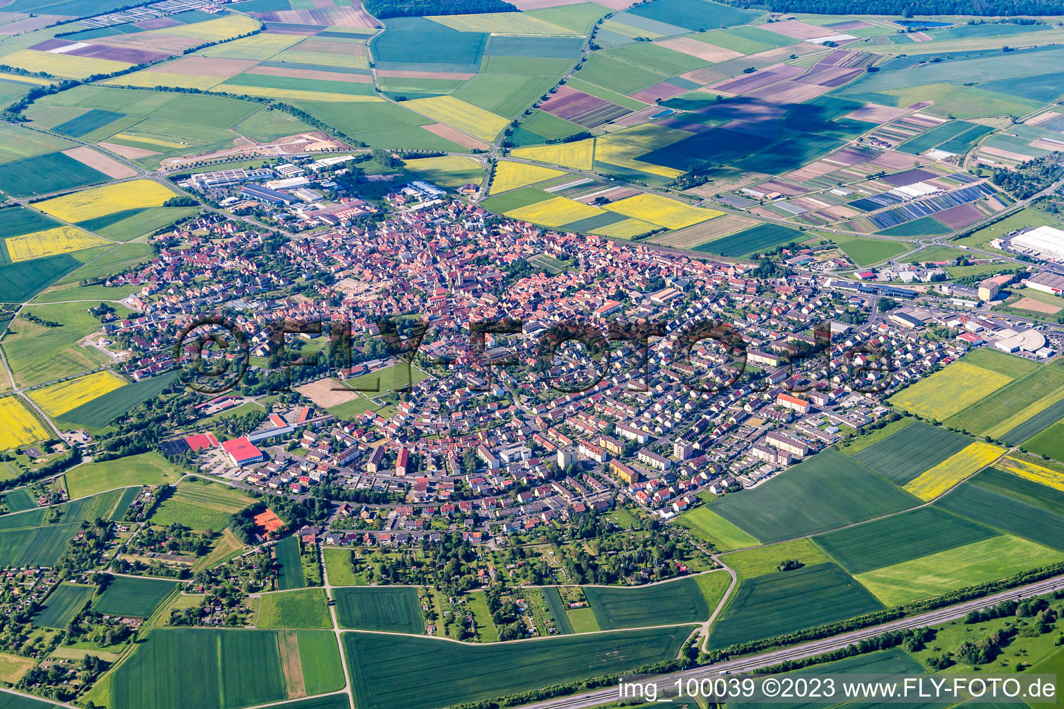 Vue aérienne de Du nord-est à Gochsheim dans le département Bavière, Allemagne