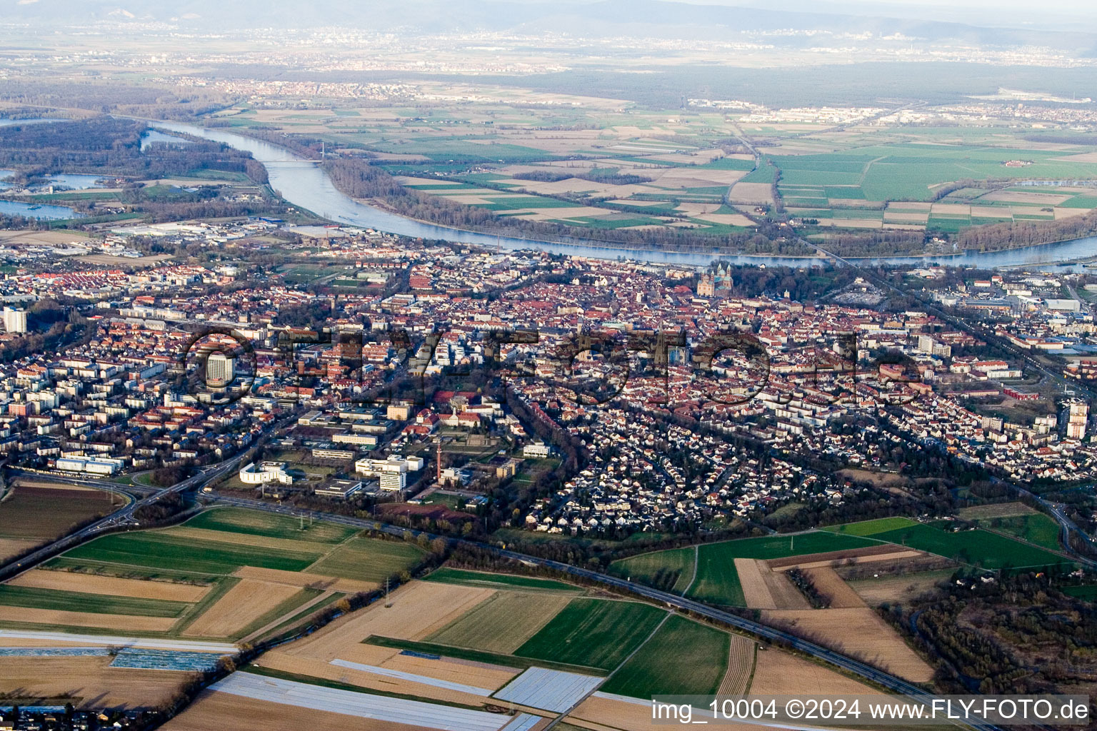 Vue aérienne de Zones riveraines du Rhin à Speyer dans le département Rhénanie-Palatinat, Allemagne