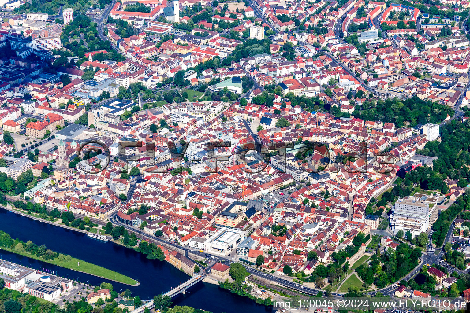 Vue aérienne de Vieille ville et centre-ville à Schweinfurt dans le département Bavière, Allemagne