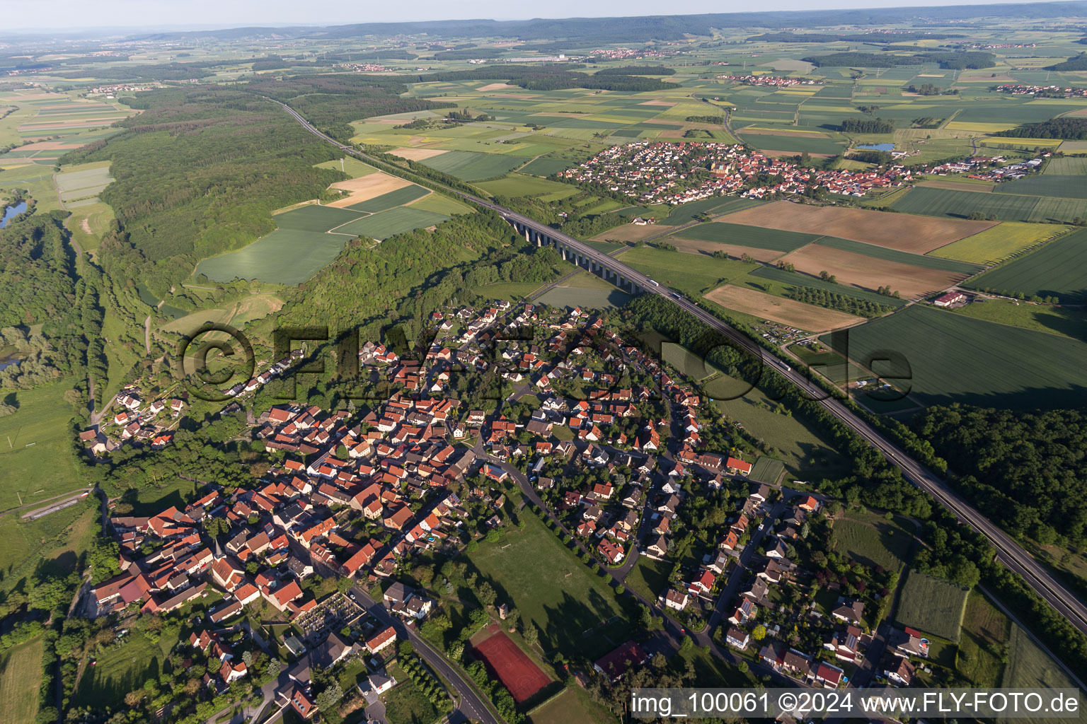 Vue aérienne de Entre Main et A70 à le quartier Untereuerheim in Grettstadt dans le département Bavière, Allemagne