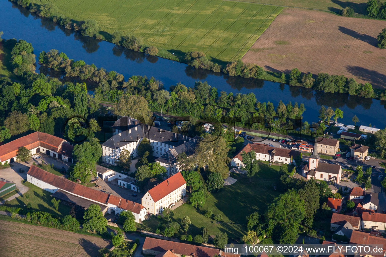 Vue aérienne de Château (ancienne abbaye) Theres à le quartier Obertheres in Theres dans le département Bavière, Allemagne