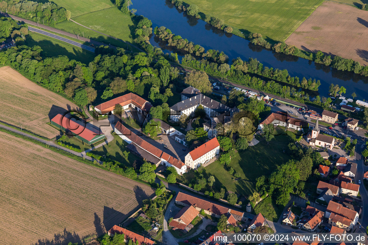 Photographie aérienne de Château (ancienne abbaye) Theres à le quartier Obertheres in Theres dans le département Bavière, Allemagne