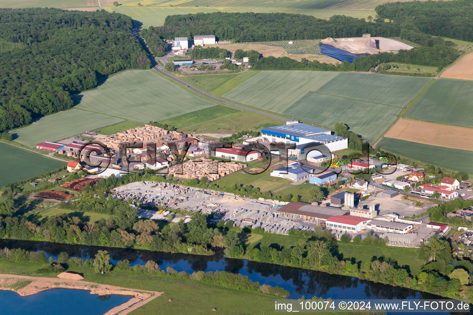 Vue aérienne de Zone industrielle à Wonfurt dans le département Bavière, Allemagne