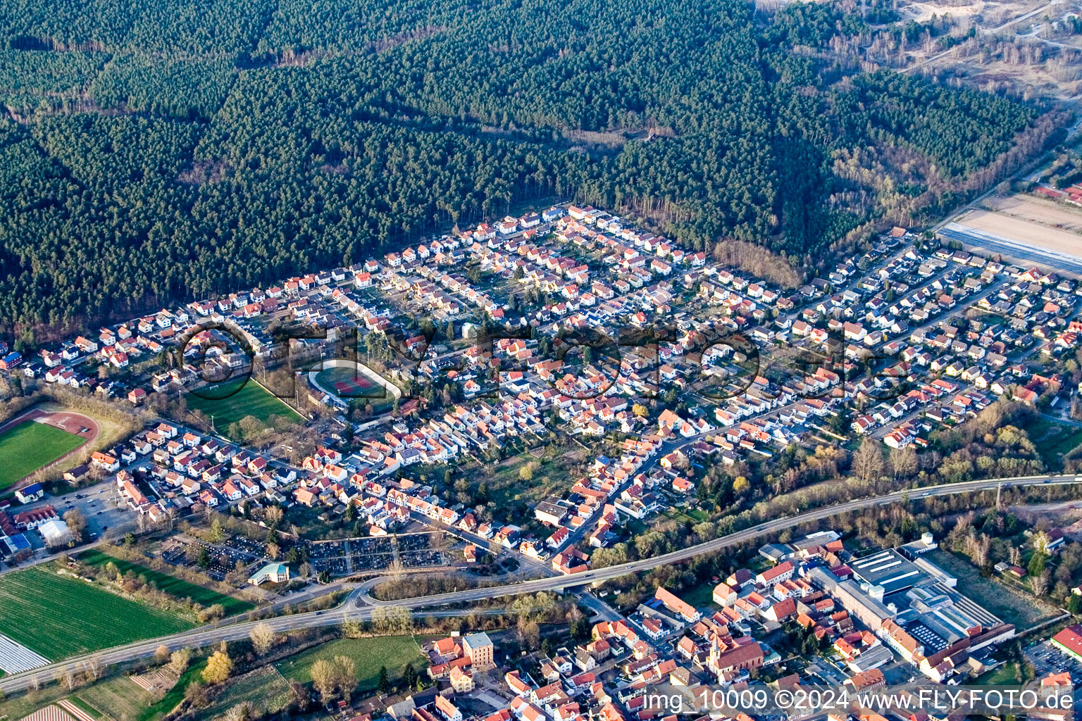 Dudenhofen dans le département Rhénanie-Palatinat, Allemagne vue du ciel