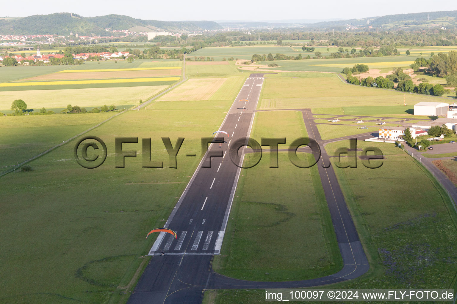 Aérodrome à Haßfurt dans le département Bavière, Allemagne depuis l'avion