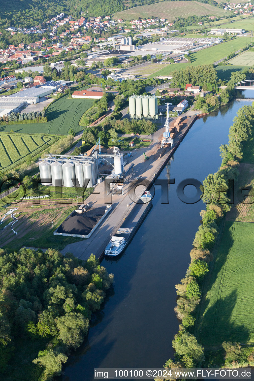 Vue aérienne de Zone industrielle de Schmachtenberg à Zeil am Main dans le département Bavière, Allemagne