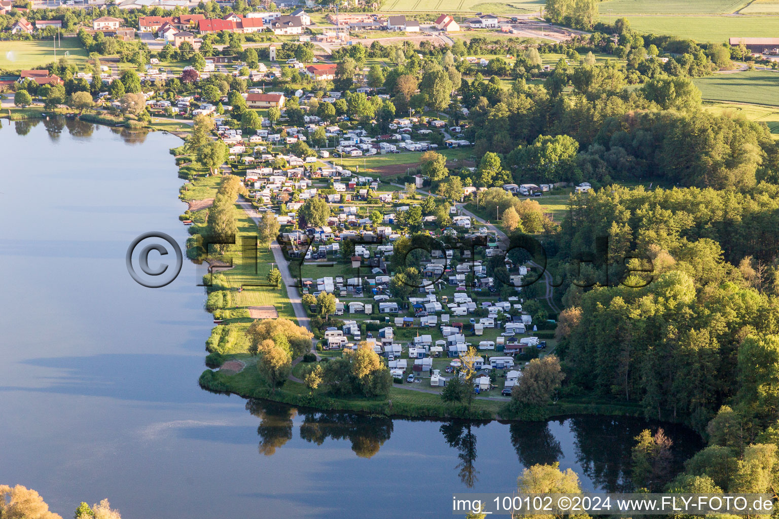 Vue aérienne de Camping au lac Sander Bagger à Sand am Main dans le département Bavière, Allemagne