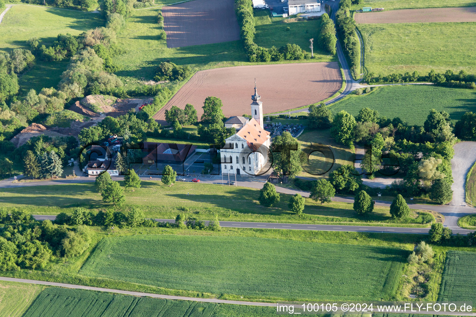 Vue aérienne de Église de pèlerinage de Marie Limbach à le quartier Limbach in Eltmann dans le département Bavière, Allemagne