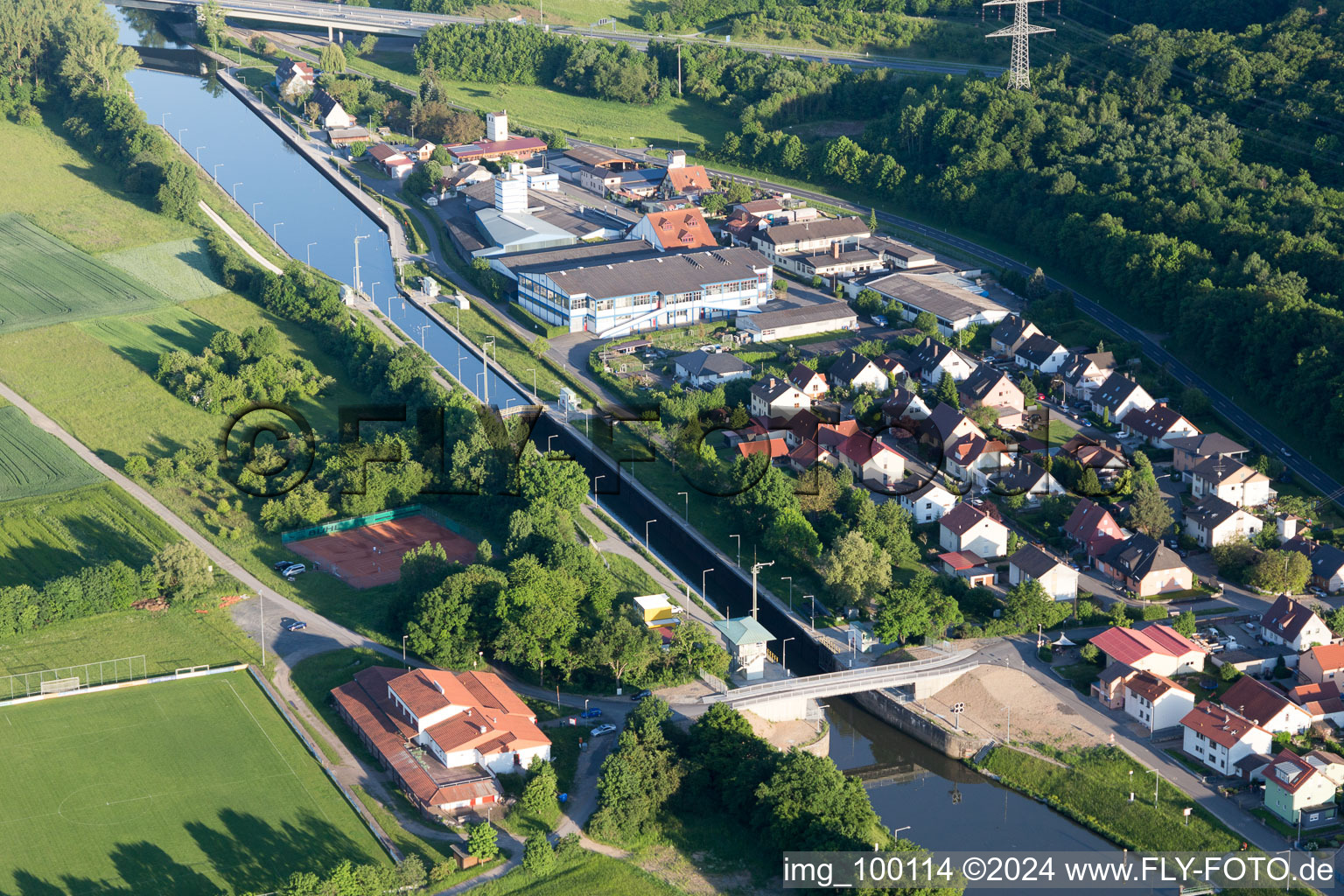 Vue aérienne de Serrure principale à le quartier Limbach in Eltmann dans le département Bavière, Allemagne