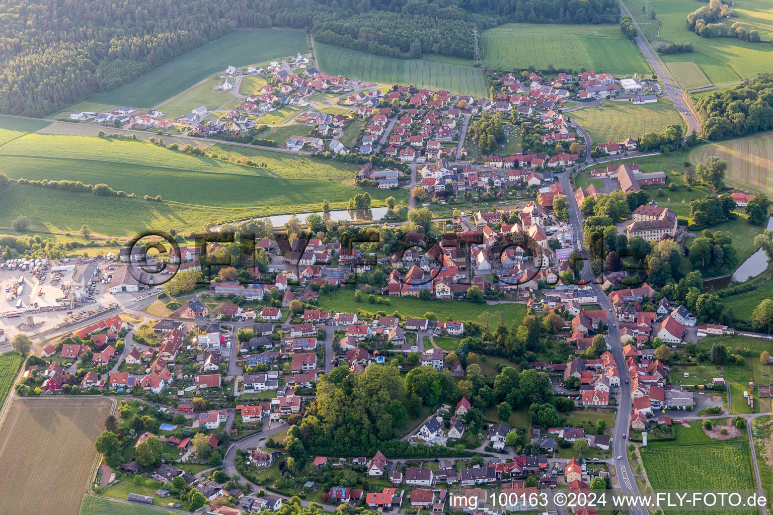 Vue aérienne de Rentweinsdorf dans le département Bavière, Allemagne