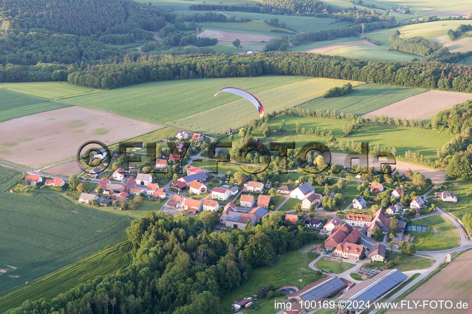 Vue aérienne de Losbergsgereuth dans le département Bavière, Allemagne