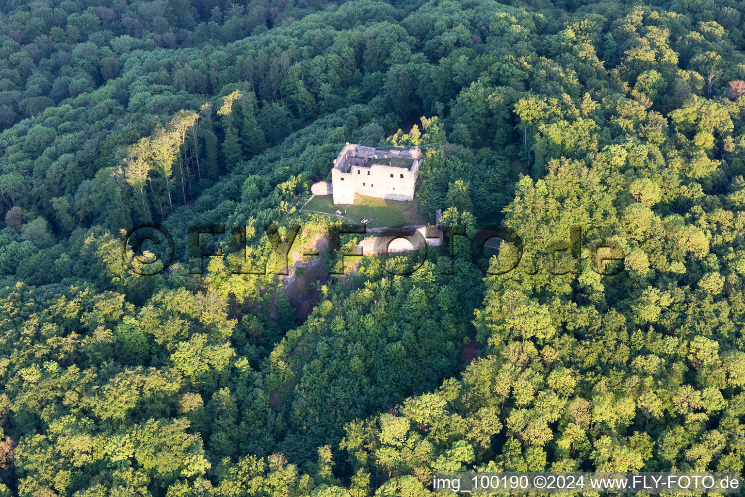 Vue d'oiseau de Hohnhausen dans le département Bavière, Allemagne