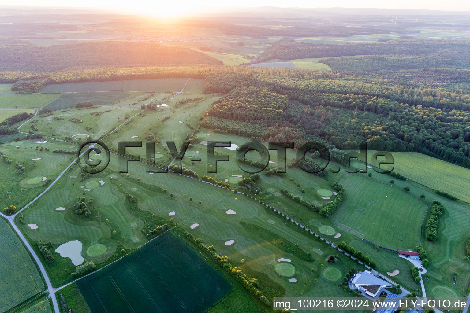 Vue aérienne de Terrain de golf du Golf Club Schweinfurt eV à le quartier Löffelsterz in Schonungen dans le département Bavière, Allemagne