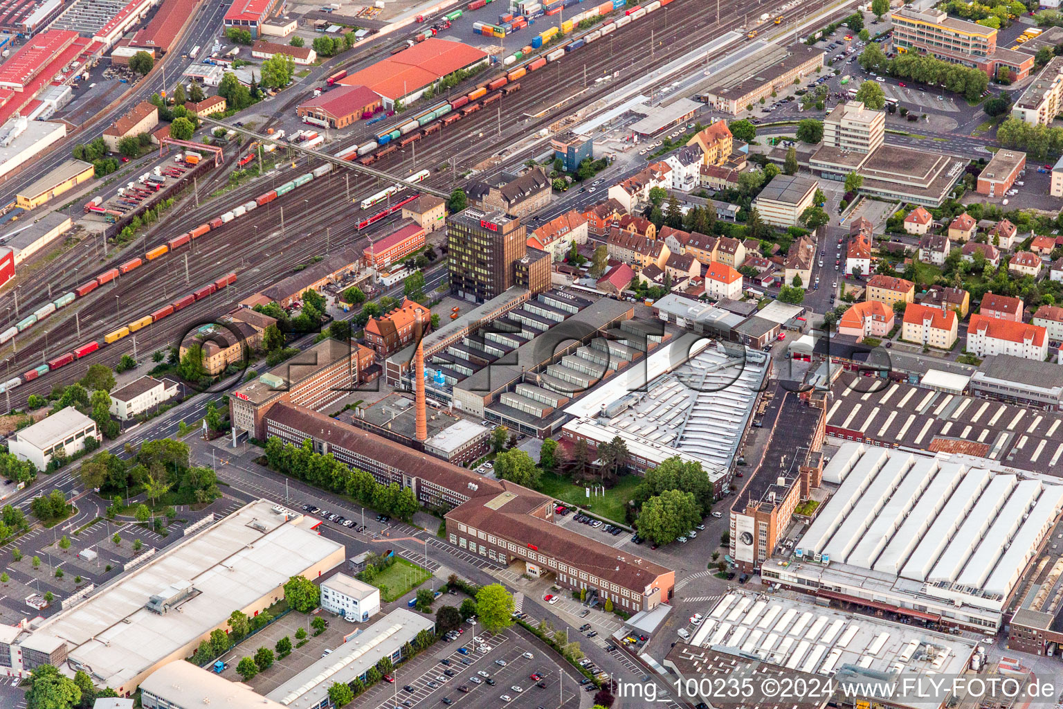 Vue aérienne de Locaux de l'usine Schaeffler Technologies AG & Co. KG à la gare principale du Land à Schweinfurt dans le département Bavière, Allemagne