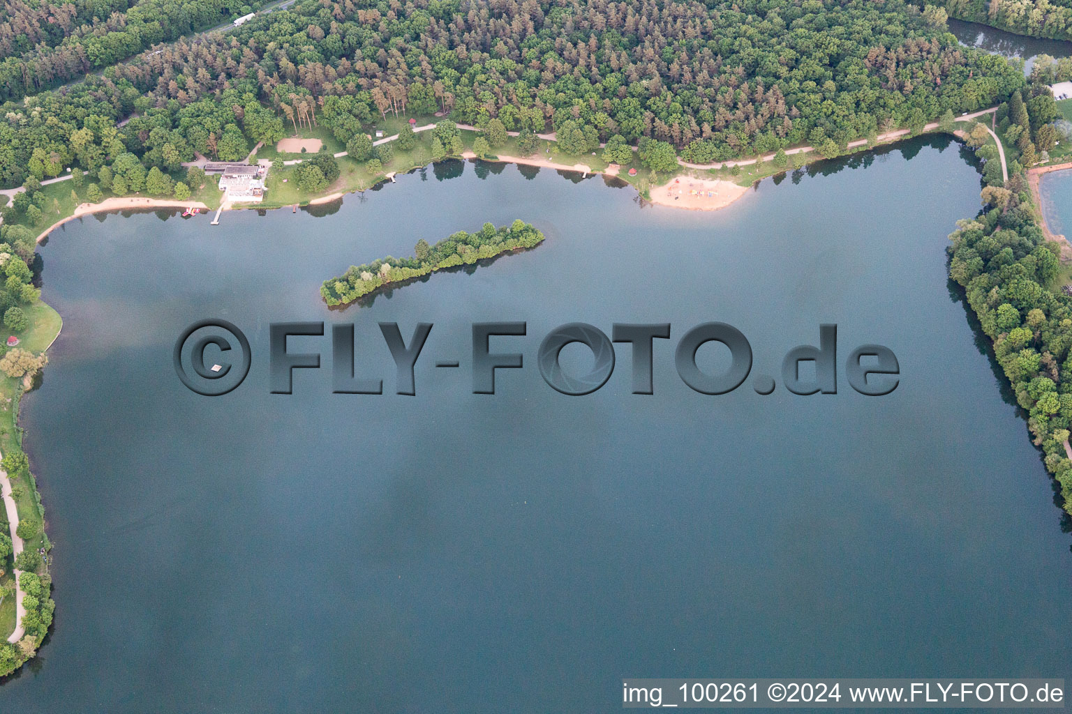 Vue aérienne de Étang de carrière à Schweinfurt dans le département Bavière, Allemagne