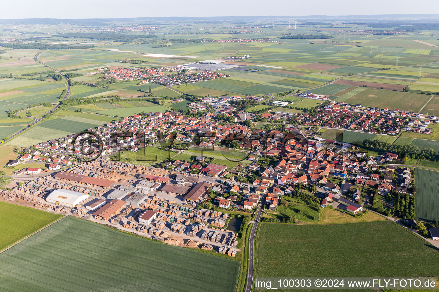 Vue aérienne de Quartier Unterspiesheim in Kolitzheim dans le département Bavière, Allemagne