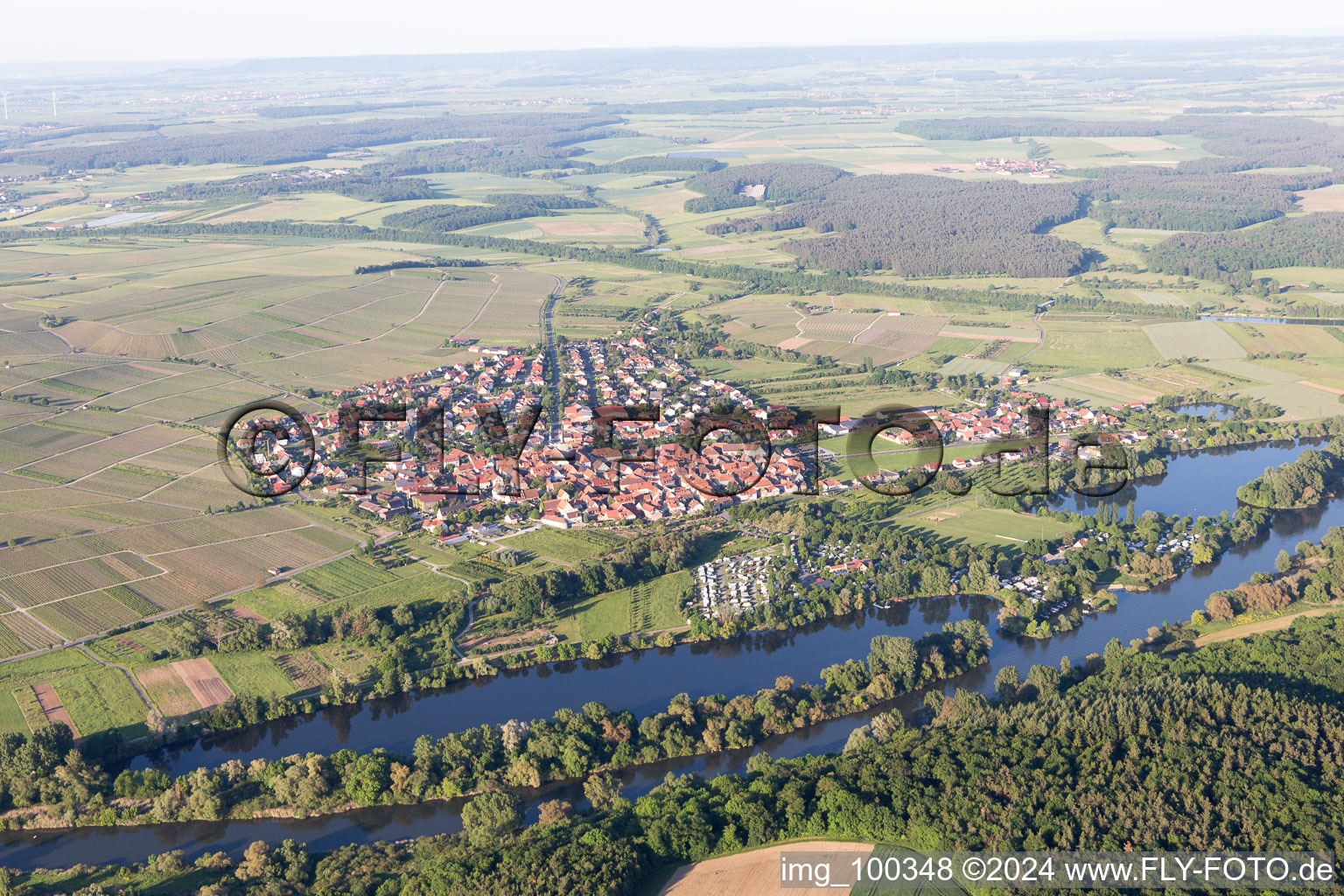 Sommerach dans le département Bavière, Allemagne vue d'en haut