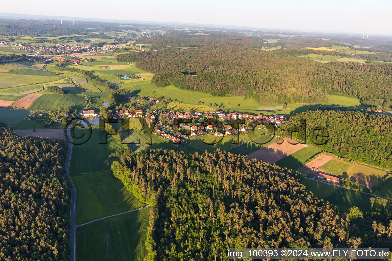 Vue aérienne de De l'ouest à le quartier Rehweiler in Geiselwind dans le département Bavière, Allemagne