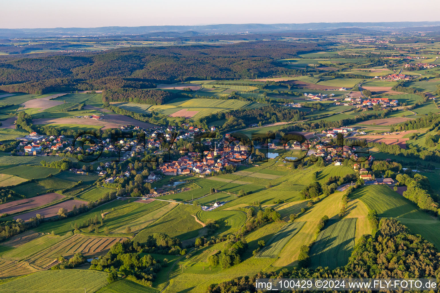 Photographie aérienne de Burgwindheim dans le département Bavière, Allemagne