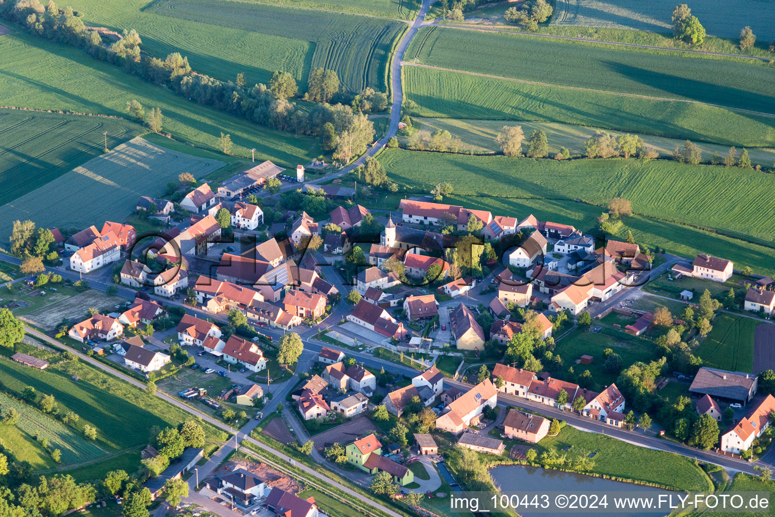 Vue aérienne de Dans le quartier Mönchherrnsdorf à Burgebrach à Mönchherrnsdorf dans le département Bavière, Allemagne