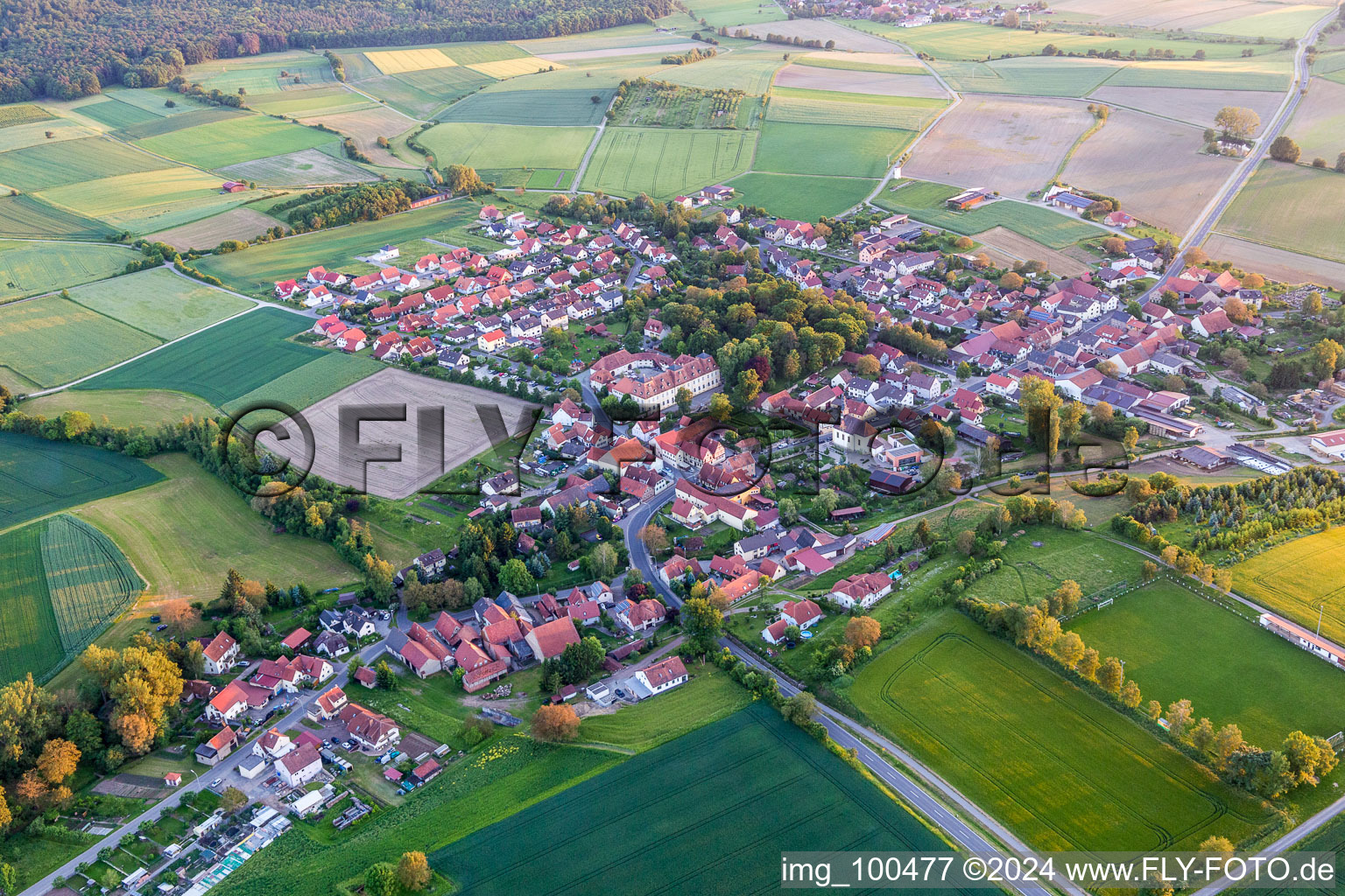 Vue aérienne de Quartier Oberschwappach in Knetzgau dans le département Bavière, Allemagne